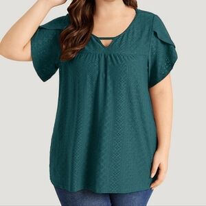 NWT BloomChic Eyelet Tee Sz30